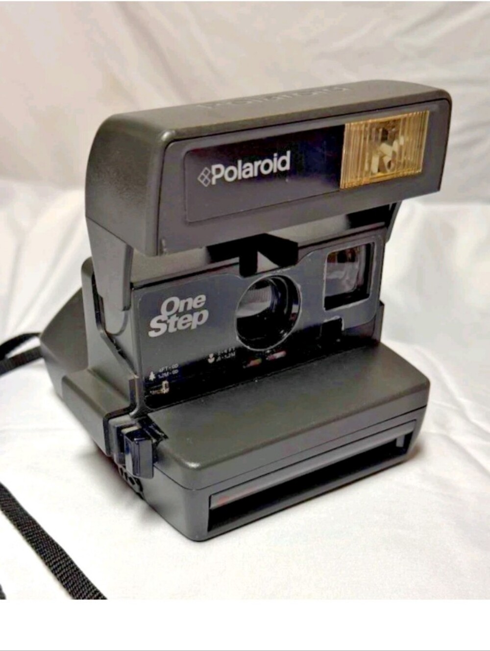 Polaroid OneStep Closeup 600 Film Instant Camera w/ BuiltIn Flash Black